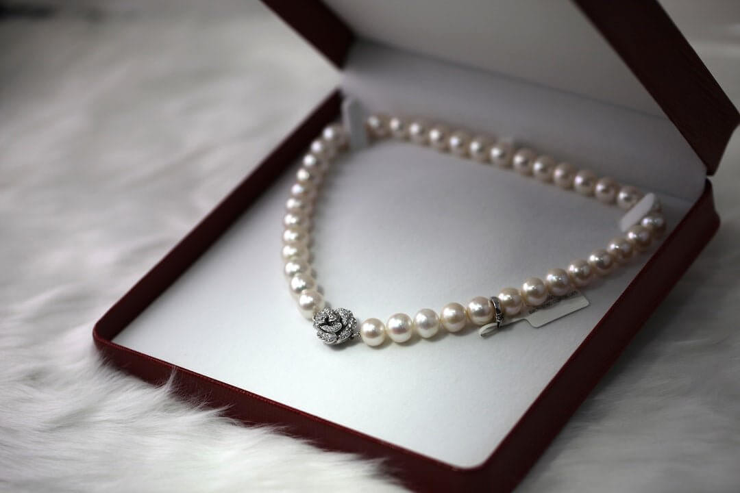 Jewelry as a Gift: Meaningful Ideas for Your Loved Ones - TI.CO